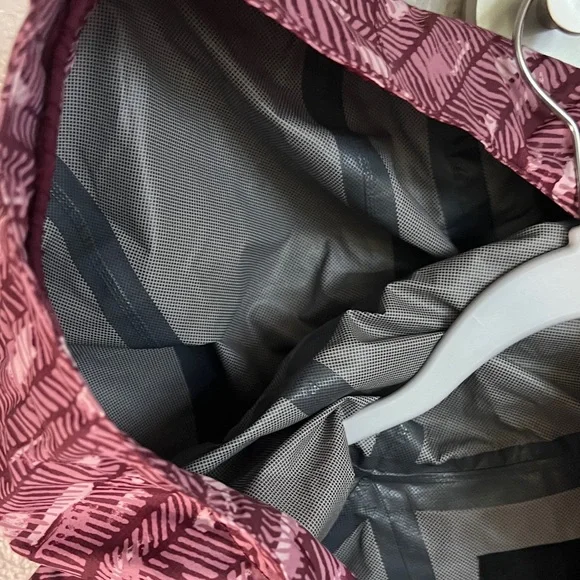 The North Face Women's Burgundy Patterned Raincoat - Picture 9 of 9